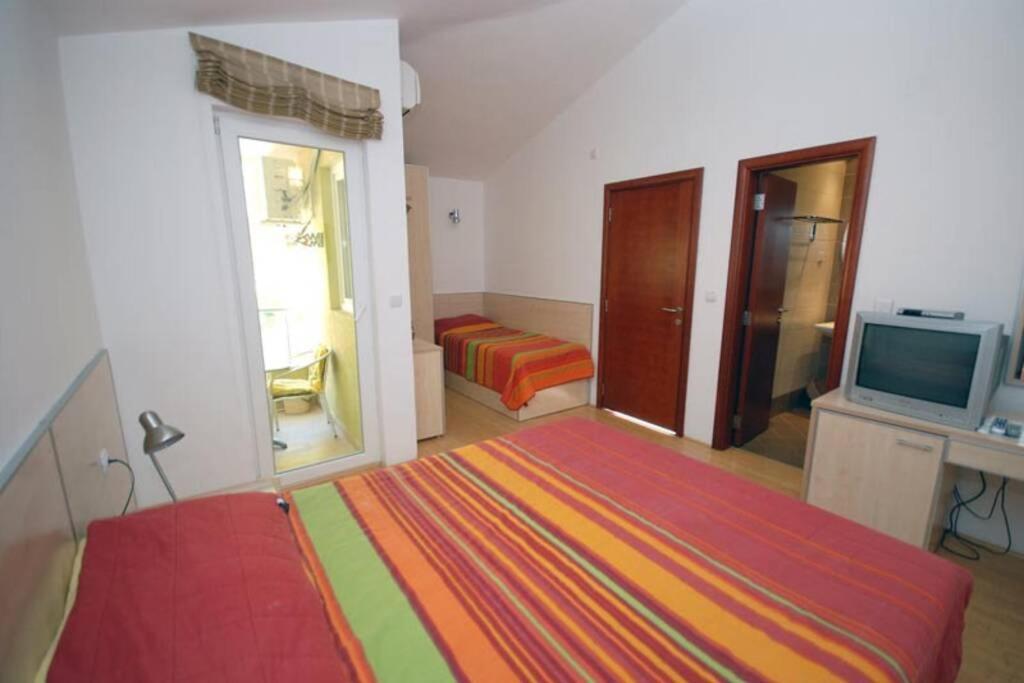 Bmv Room For 2-3 With Greenery View Sveti Stefan Zewnętrze zdjęcie
